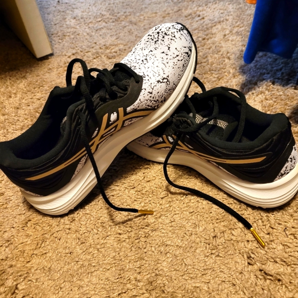 ASICS running shoe size 7